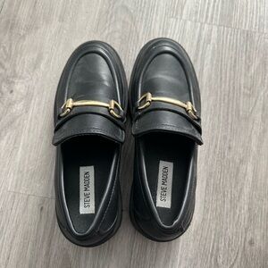 Steve Madden black loafers in size 8.